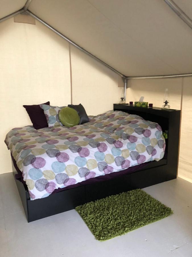 Vines And Puppies Glamping Hideaway Hotel Jade City Exterior foto